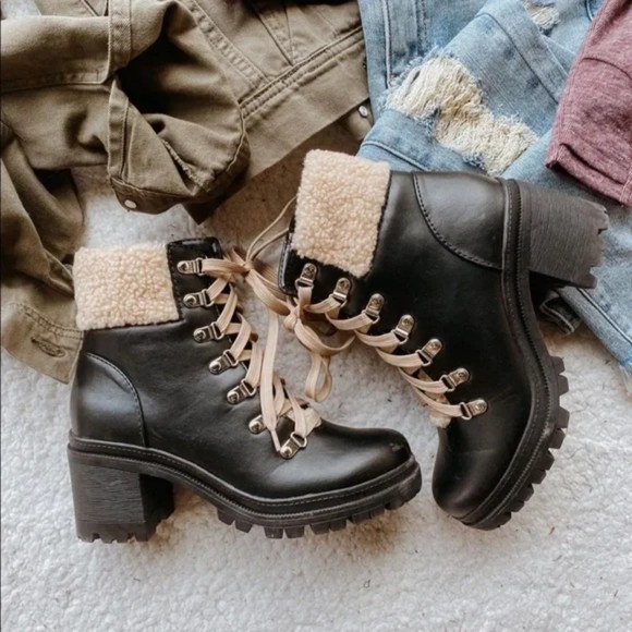 $70 Soda Women Chunky Lug Sole Faux Fur D-Ring Boot w/Side Zipper 6.5 - Picture 1 of 8